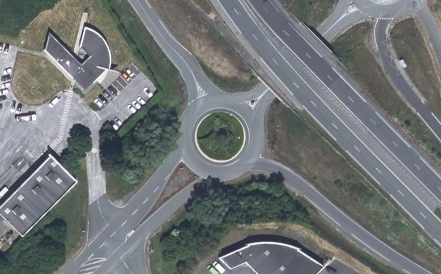 Vue aérienne du Rond-point anonyme n°142479826