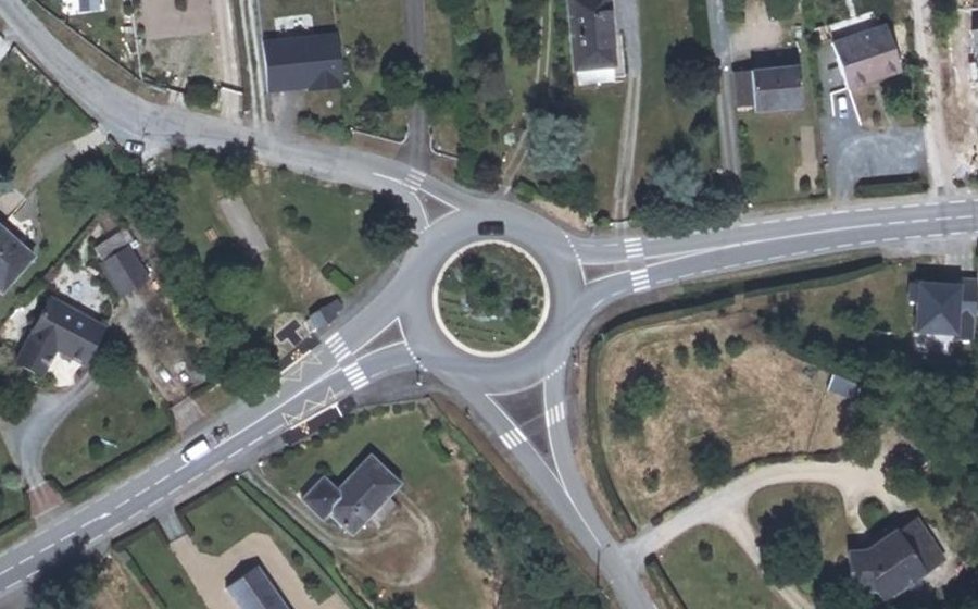 Vue aérienne du Rond-point anonyme n°142479827