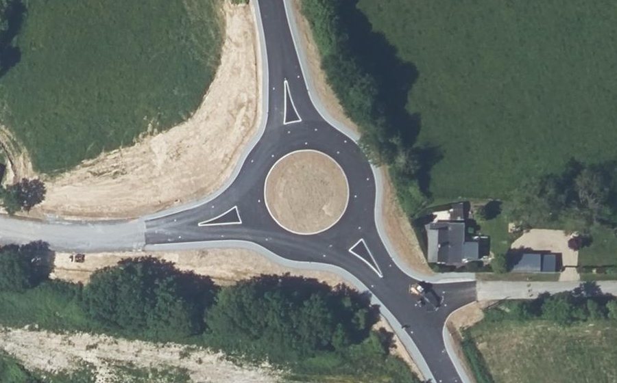 Vue aérienne du Rond-point anonyme n°1424864954