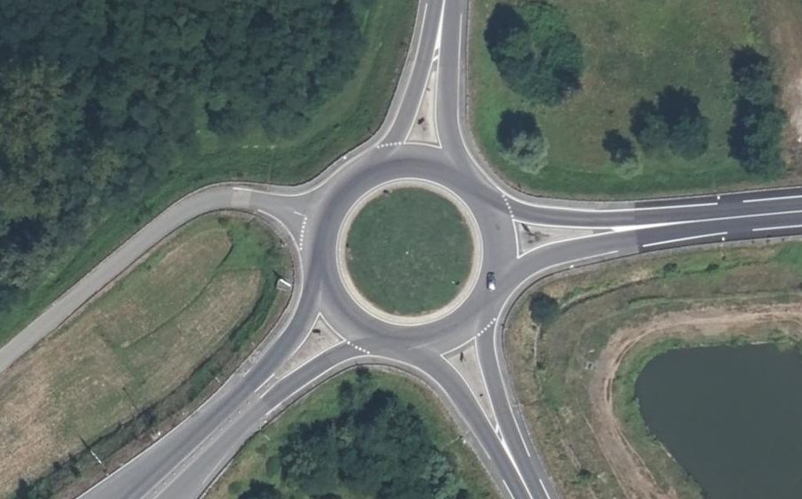 Vue aérienne du Rond-point anonyme n°142509287
