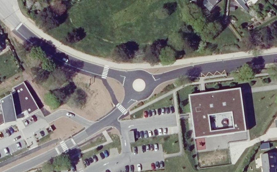 Vue aérienne du Rond-point anonyme n°1425244996