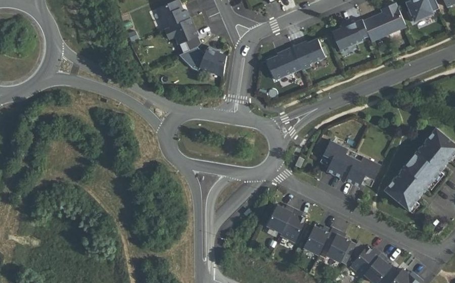 Vue aérienne du Rond-point anonyme n°142528158