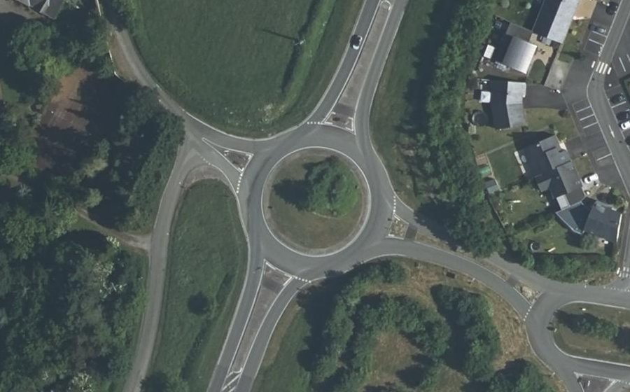 Vue aérienne du Rond-point anonyme n°142528168