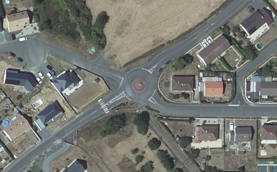 Vue aérienne du Rond-point anonyme n°1425294562