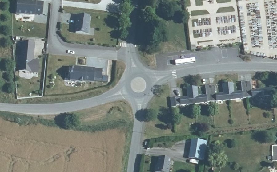 Vue aérienne du Rond-point anonyme n°1425509375