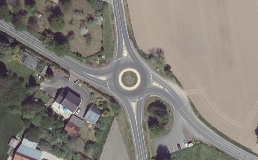 Vue aérienne du Rond-point anonyme n°1425847110