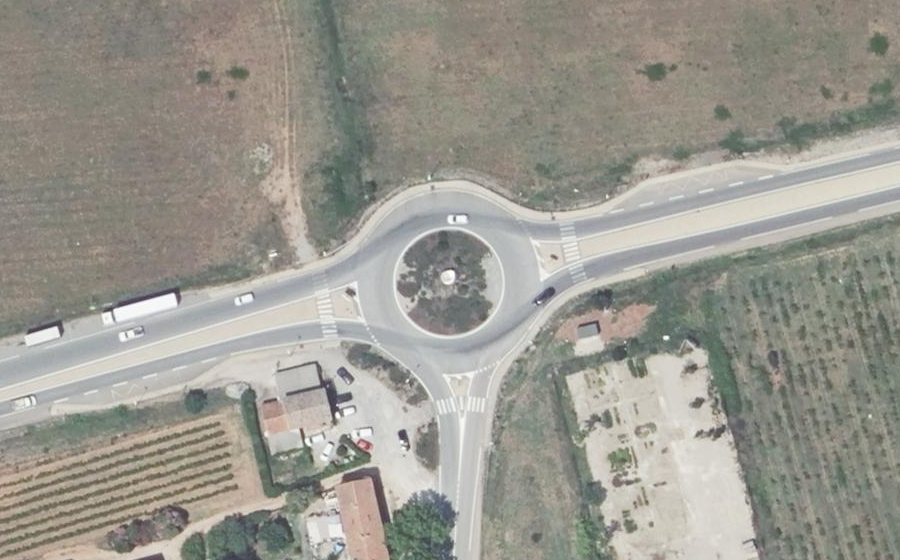 Vue aérienne du Rond-point anonyme n°142613540