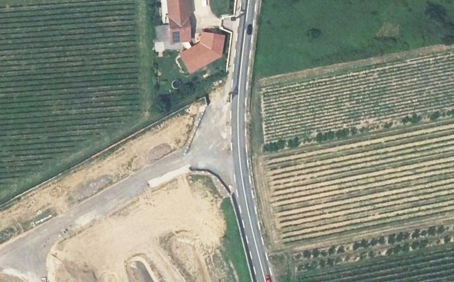 Vue aérienne du Rond-point anonyme n°1426269394
