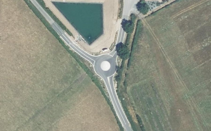 Vue aérienne du Rond-point anonyme n°1426351548