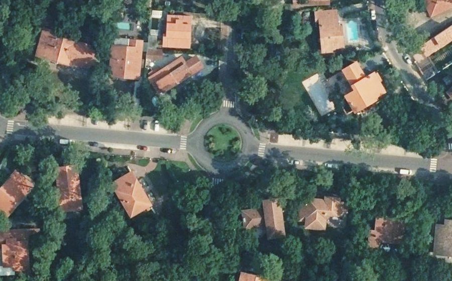 Vue aérienne du Rond-point anonyme n°142638010