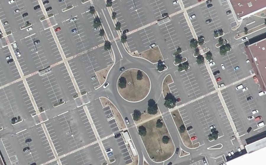 Vue aérienne du Rond-point anonyme n°142748105