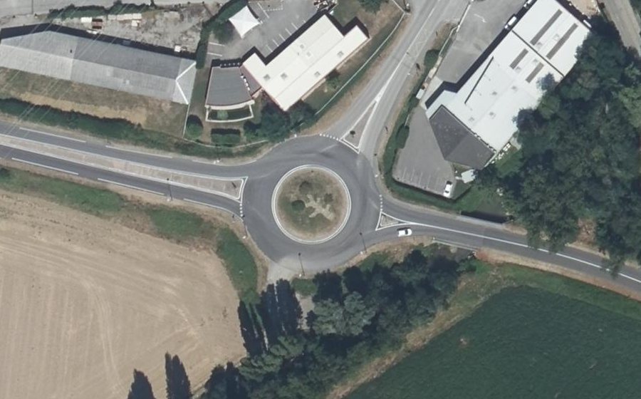 Vue aérienne du Rond-point anonyme n°142748937