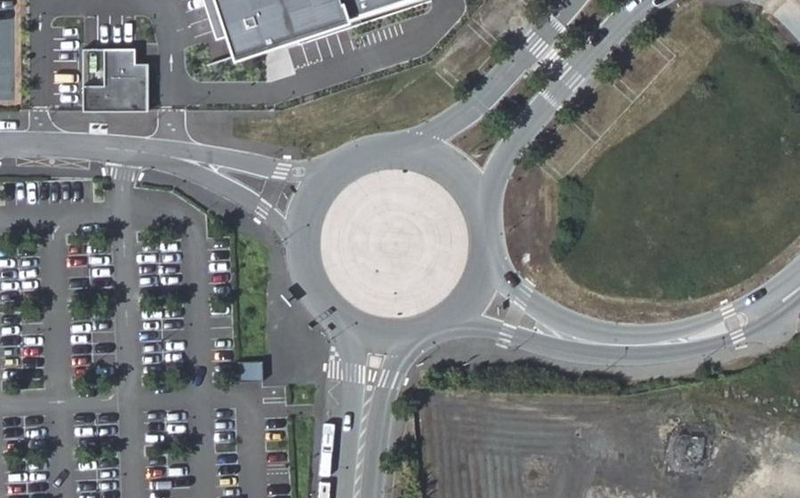 Vue aérienne du Rond-point anonyme n°142749765