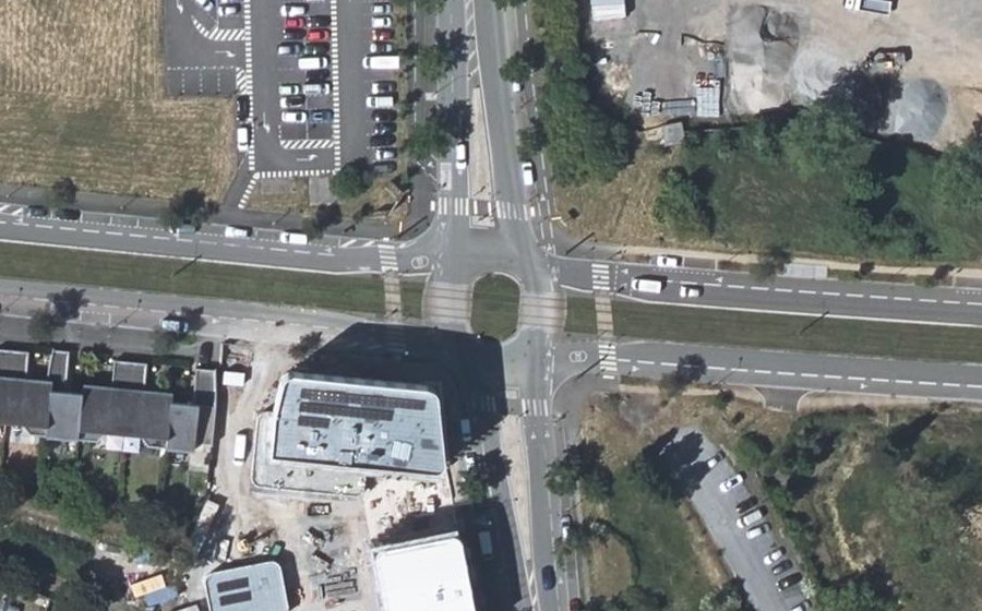Vue aérienne du Rond-point anonyme n°142749825