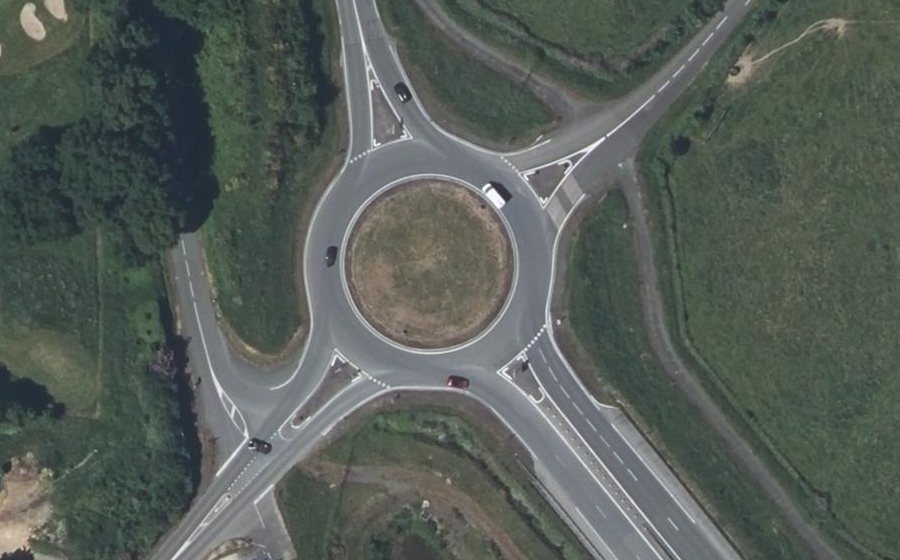 Vue aérienne du Rond-point anonyme n°142752283