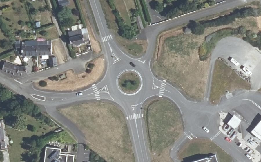 Vue aérienne du Rond-point anonyme n°142761176