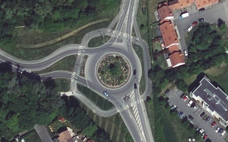 Vue aérienne du Rond-point anonyme n°142776442