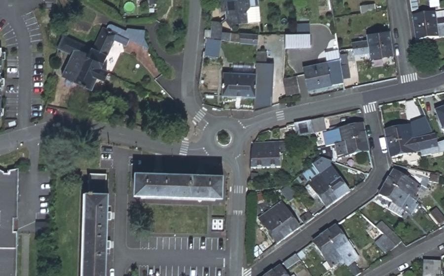 Vue aérienne du Rond-point anonyme n°142782471