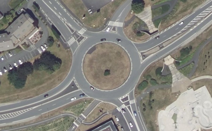 Vue aérienne du Rond-point anonyme n°142802026