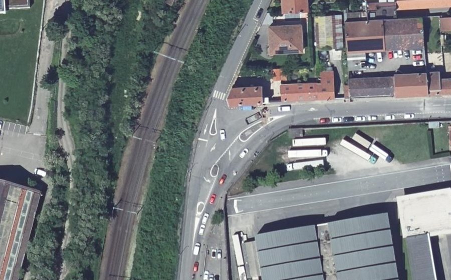 Vue aérienne du Rond-point anonyme n°1428240452