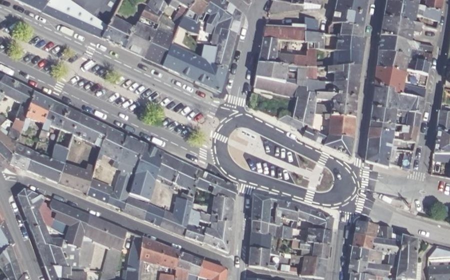 Vue aérienne du Rond-point anonyme n°142841270