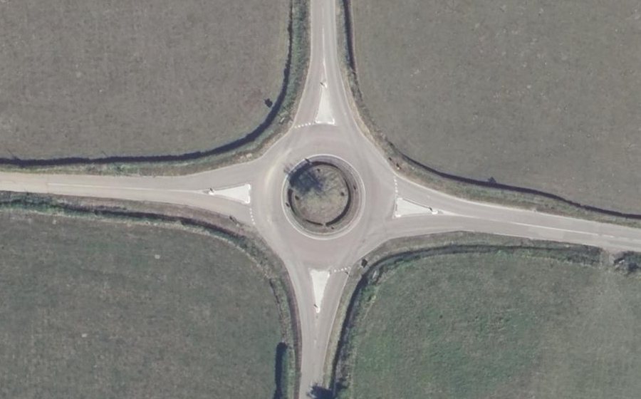 Vue aérienne du Rond-point anonyme n°142883205