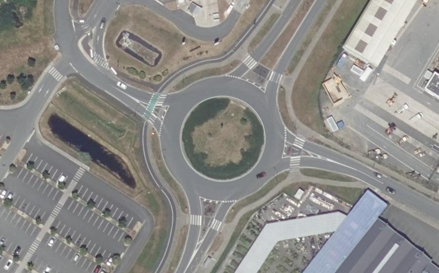Vue aérienne du Rond-point anonyme n°142884067