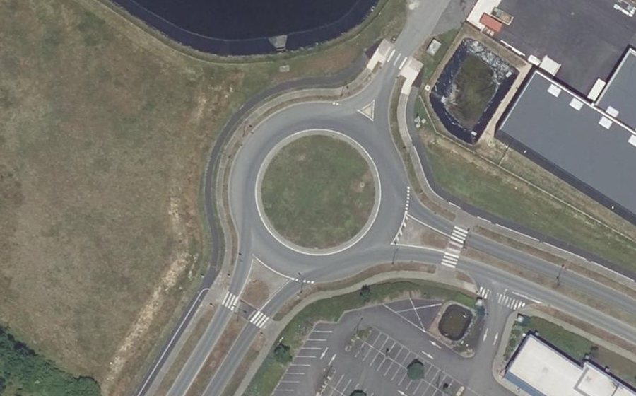 Vue aérienne du Rond-point anonyme n°142884069