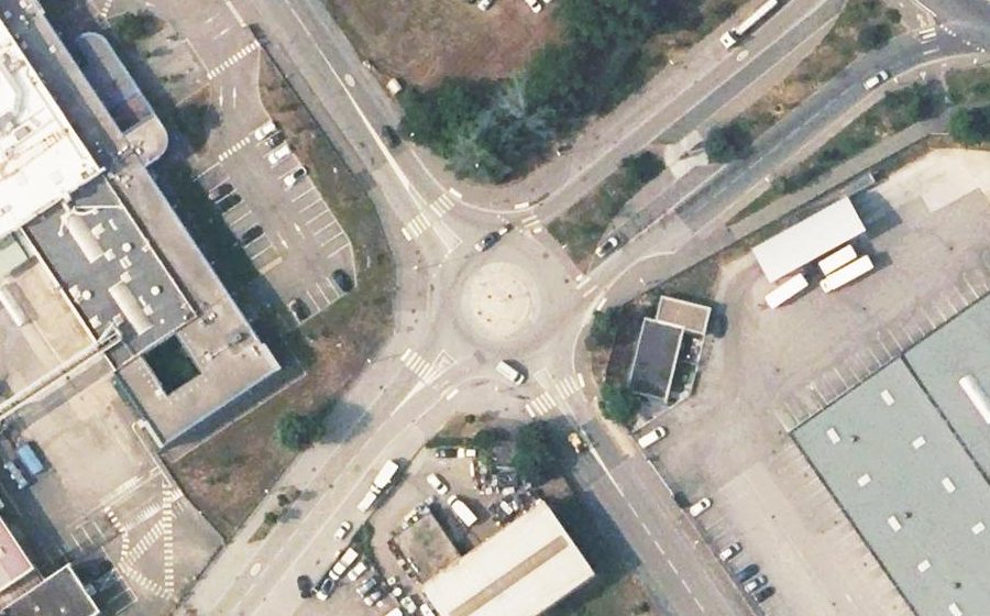 Vue aérienne du Rond-point anonyme n°142891204