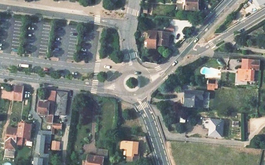 Vue aérienne du Rond-point anonyme n°142905060