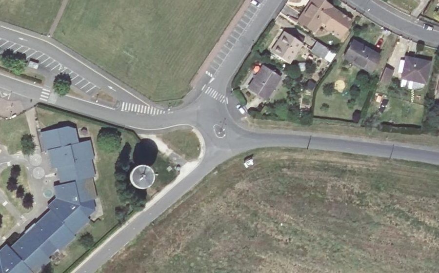 Vue aérienne du Rond-point anonyme n°1429140141