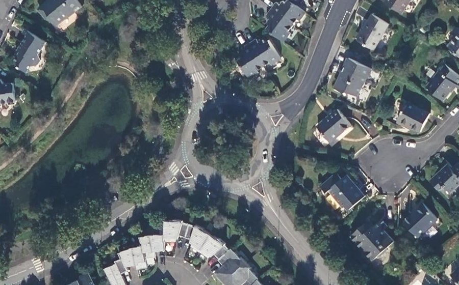 Vue aérienne du Rond-point anonyme n°1429182921