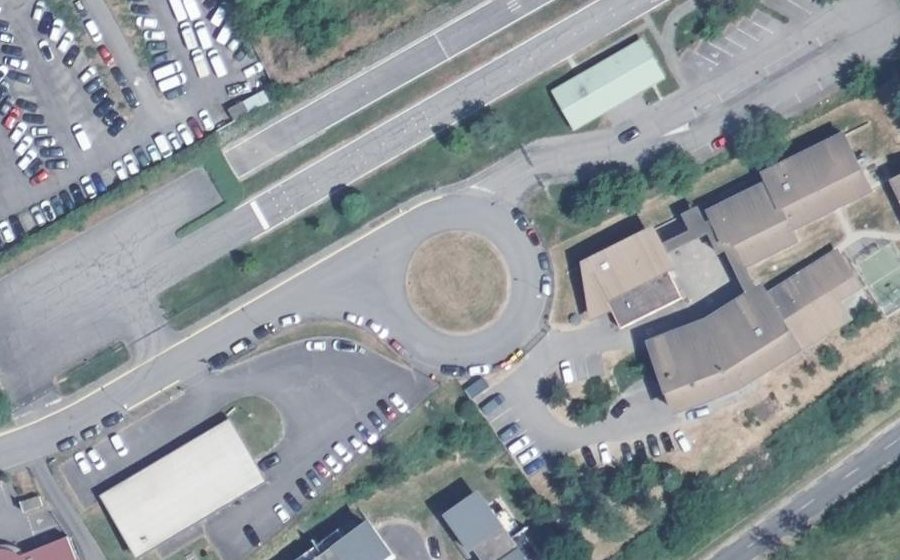 Vue aérienne du Rond-point anonyme n°142925533