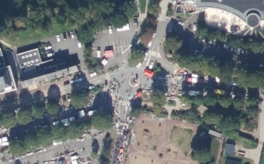 Vue aérienne du Rond-point anonyme n°1429372692