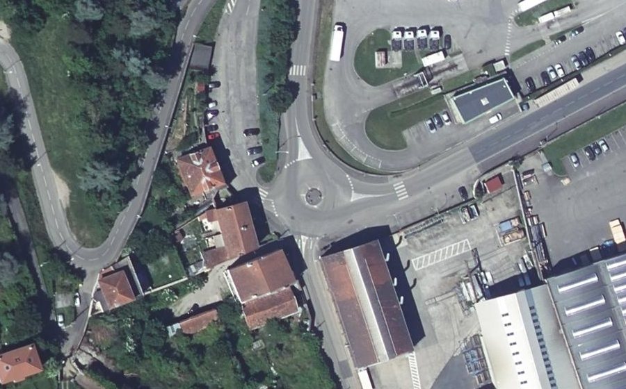 Vue aérienne du Rond-point anonyme n°142959272