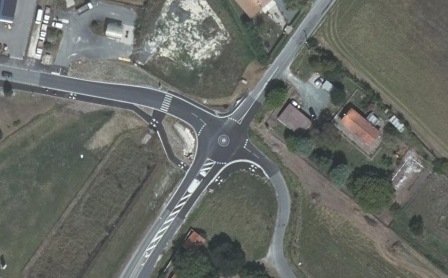 Vue aérienne du Rond-point anonyme n°1429688537