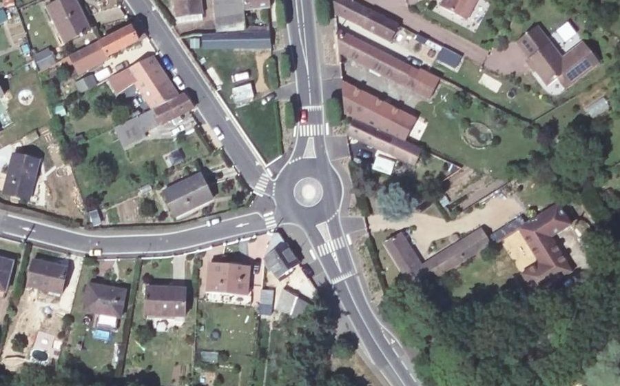 Vue aérienne du Rond-point anonyme n°1429689804