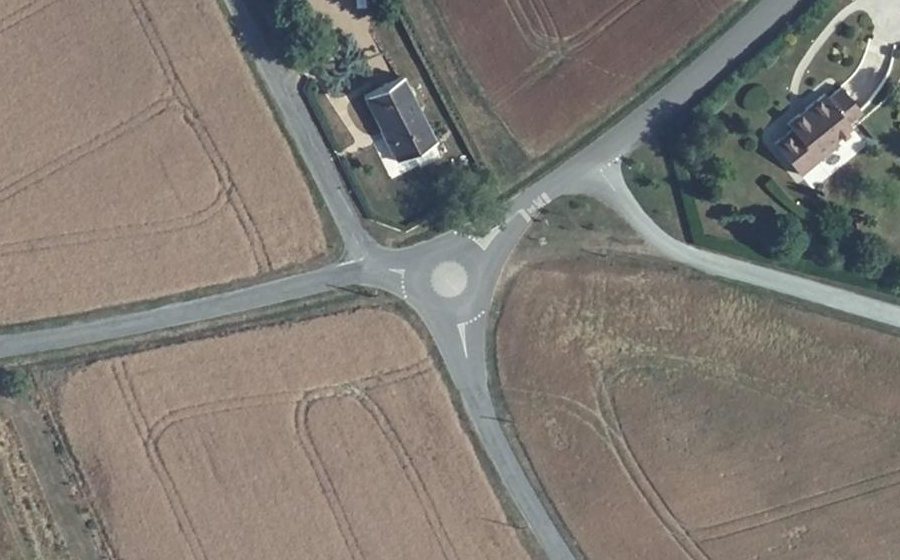 Vue aérienne du Rond-point anonyme n°1429727264