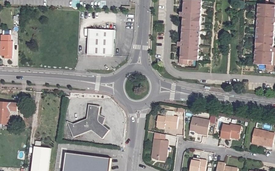 Vue aérienne du Rond-point anonyme n°143010319