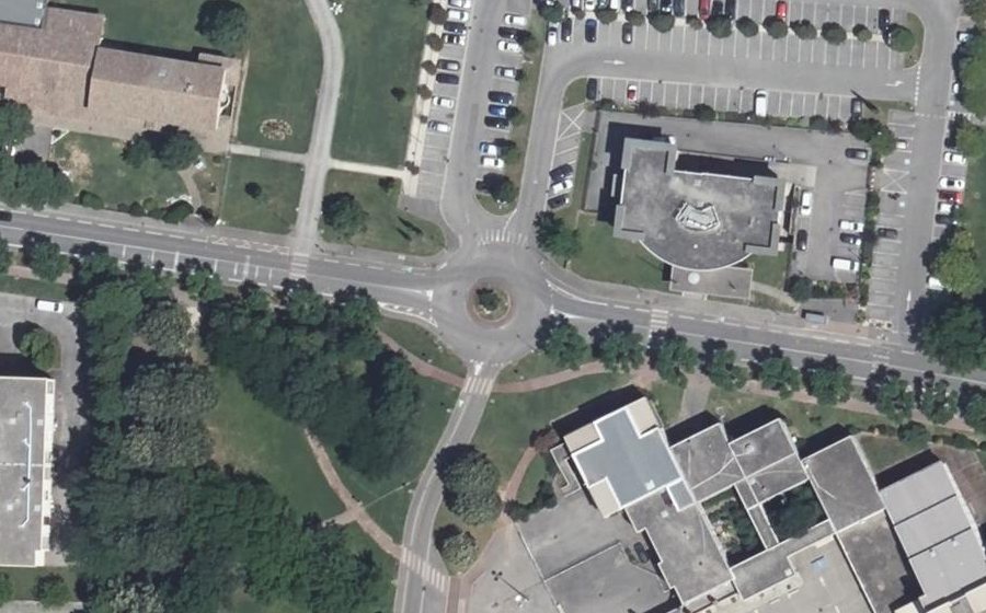 Vue aérienne du Rond-point anonyme n°143010322