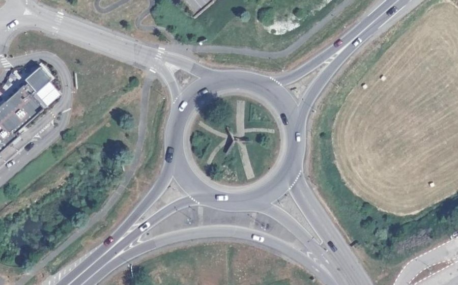 Vue aérienne du Rond-point anonyme n°143024700