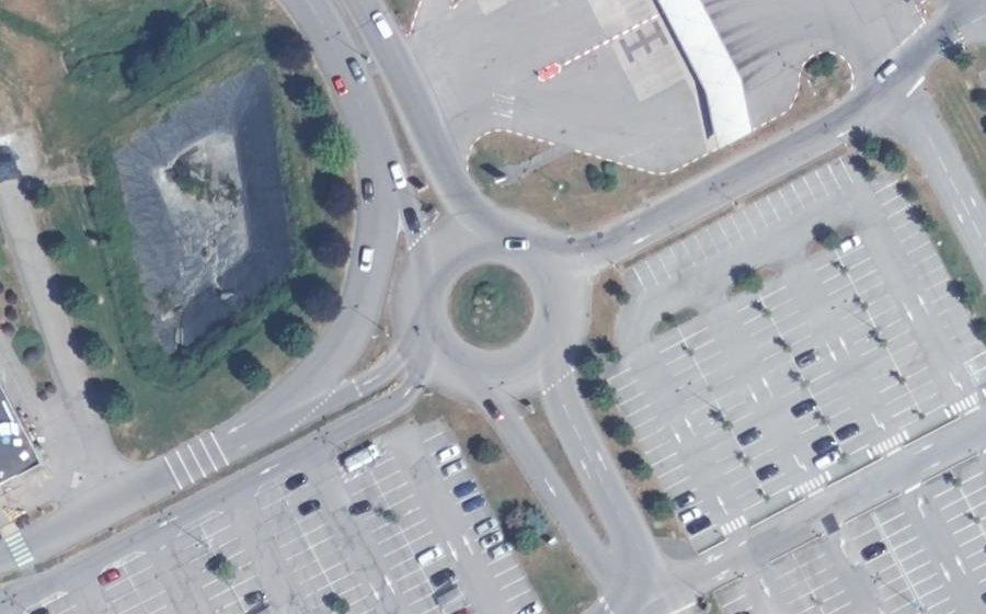 Vue aérienne du Rond-point anonyme n°143024710
