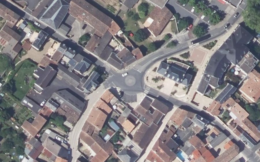 Vue aérienne du Rond-point anonyme n°1430461419