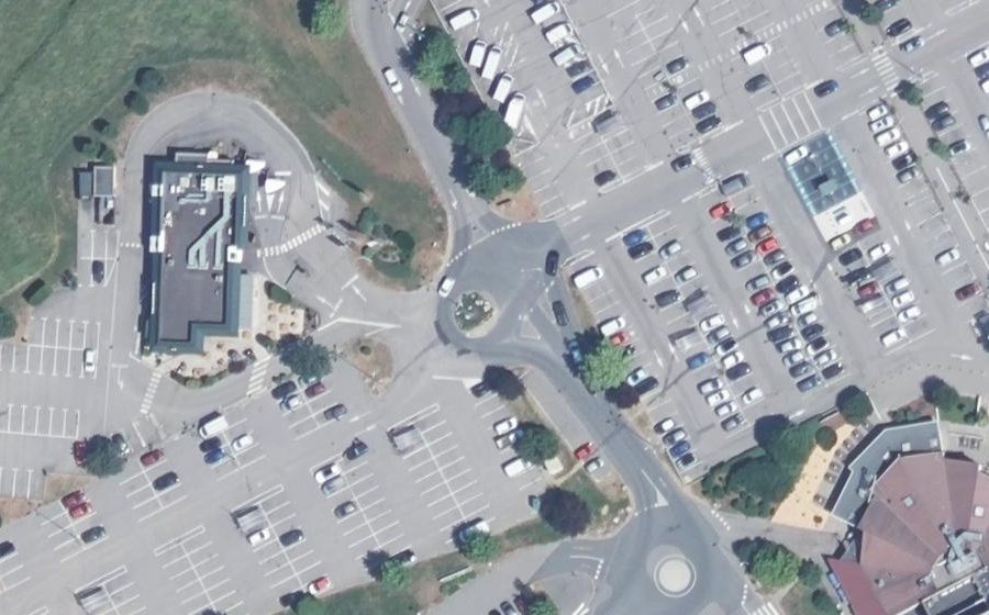 Vue aérienne du Rond-point anonyme n°1430578470