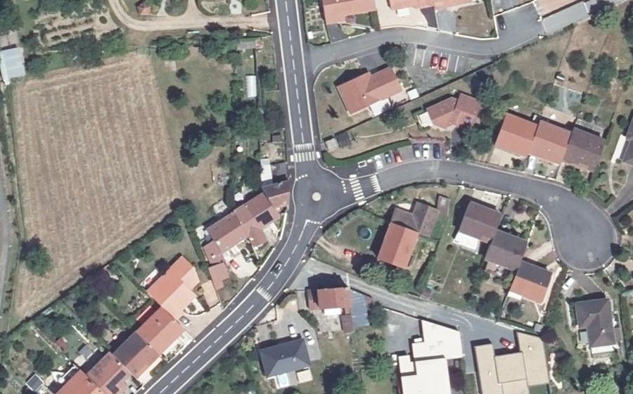Vue aérienne du Rond-point anonyme n°1430584819