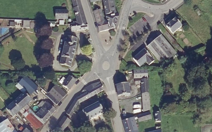 Vue aérienne du Rond-point anonyme n°143073759
