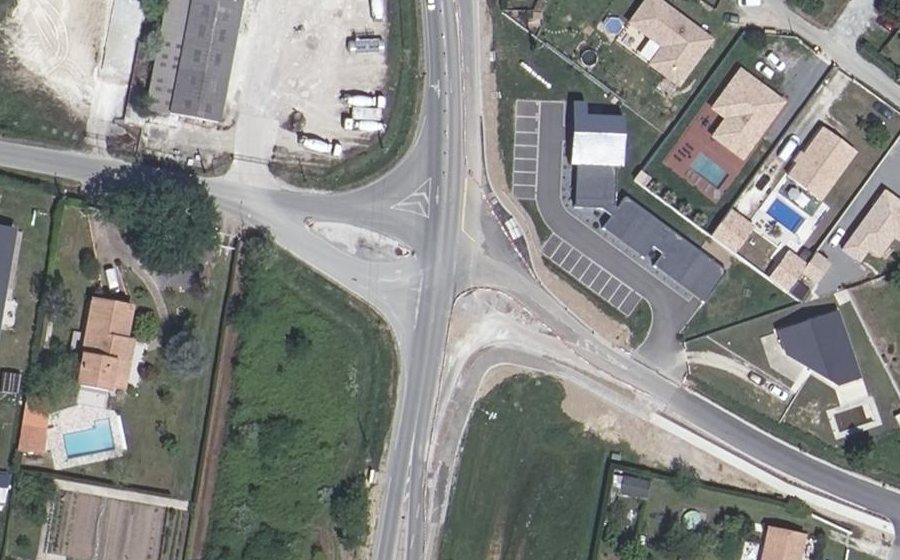 Vue aérienne du Rond-point anonyme n°1431020738