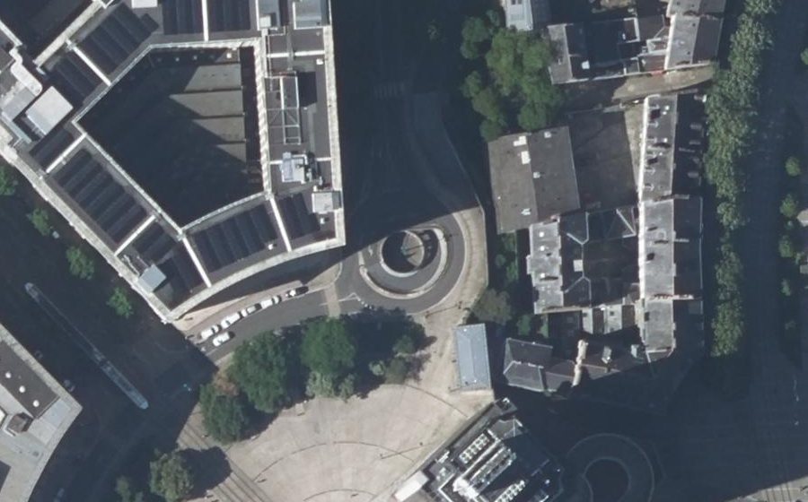 Vue aérienne du Rond-point anonyme n°143110935