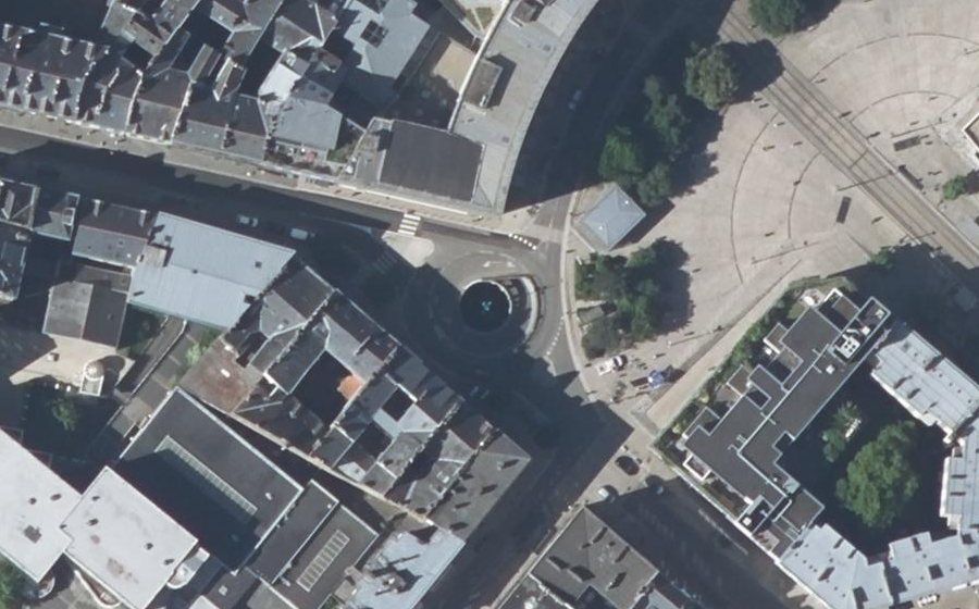 Vue aérienne du Rond-point anonyme n°143110938