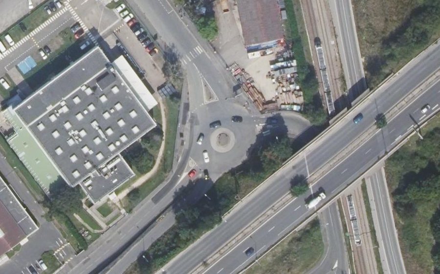 Vue aérienne du Rond-point anonyme n°14311705